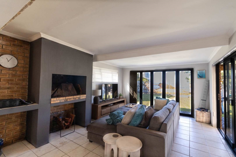 4 Bedroom Property for Sale in Sandbaai Western Cape